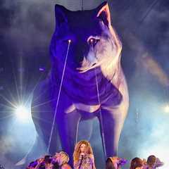 Shakira Unleashes Giant Wolf Prop on First Night of 'Las Mujeres Ya No Lloran' Tour