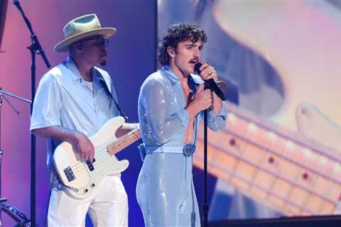 Benson Boone Apologizes For Adjusting His Jumpsuit ‘So Aggressively’ At 2025 Grammy Awards