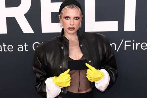 Kitchen Gloves by Julia Fox Shine in Her Grammys 2025 Look