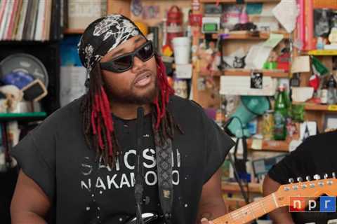Leon Thomas Brings the Soul to Groovy Tiny Desk Concert Debut: Watch