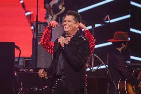 Carlos Vives Winds Through Biggest Hits at Viña Del Mar, Earns Gaviotas de Plata & Oro