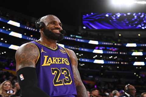 LeBron James sounds off on NBA media in ‘face of the league’ debate: ‘S–t on everybody’