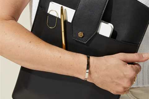 Laptop Clutch: Perfect for Your Coffee Break Essentials
