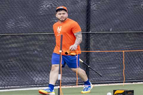 Francisco Alvarez to miss significant time with hand fracture in latest Mets injury crusher