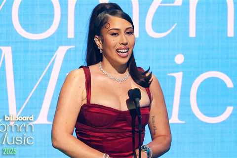 Kali Uchis Presents JENNIE with the Global Force Award | Billboard Women In Music 2025