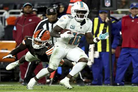 Tyreek Hill responds as Dolphins trade rumors resurface