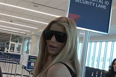 Jessica Simpson Says She'll Keep Drinking Snake Sperm to Be a Better Singer