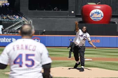 St. John’s star Zuby Ejiofor throws ‘perfect strike’ to John Franco before Mets game