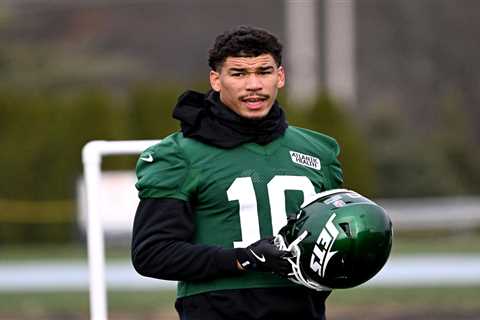 Allen Lazard takes huge Jets pay cut with trade still possible