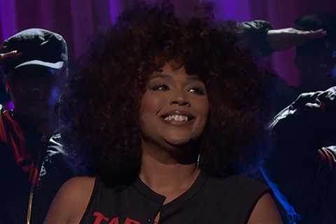 Lizzo Throws Shade at Donald Trump During 'SNL' Performance