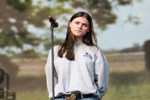 Ethel Cain’s ‘Preacher’s Daughter’ Debuts at No. 1 on Top Alternative Albums After Vinyl Release