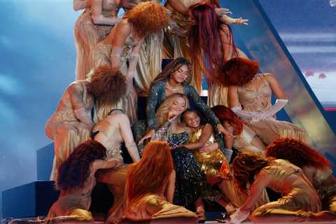 Beyonce, Blue Ivy, and Rumi Carter Wear Burberry, Diesel, Roberto Cavalli, Eleven Sixteen, and More ..