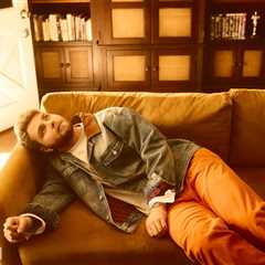 Alex Warren’s ‘Ordinary’ Tops Billboard Global 200 Chart for Second Week