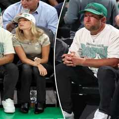 Dave Portnoy makes rare public appearance with 26-year-old girlfriend Camryn D’Aloia at Celtics’..
