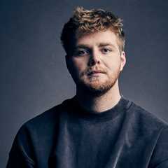 Alex Warren’s ‘Ordinary’ Is the U.K.’s No. 1 Single for 10th Consecutive Week