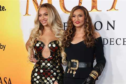 Beyoncé Brings Tina Knowles on Stage & Asks Crowd to Congratulate Her at Cowboy Carter Tour