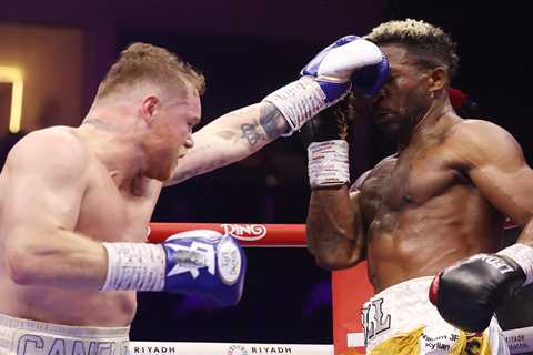Canelo Alvarez beats William Scull to become undisputed champion again