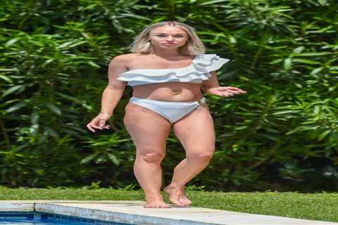 Jorgie Porter flaunts post-baby bikini bod just FOUR months after giving birth (and I'm not jealous ..
