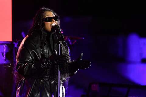 Jazmine Sullivan, The Roots & More to Headline Blue Note Jazz Festival’s Black Radio Experience