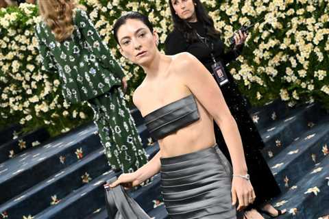 Lorde Reflects on Body Image Struggles & Eating Improperly ‘For Weeks’ Ahead of the 2021 Met Gala