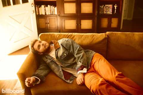 Alex Warren’s ‘Ordinary’ Tops Billboard Global 200 Chart for Second Week