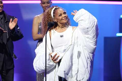 Janet Jackson Says Her Family’s ‘Dream Wasn’t Ever to Be Famous’ While Accepting AMAs ICON Award