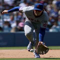 Mets bungle late lead in ugly fashion to split series with Dodgers