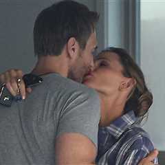 Jennifer Garner Locking Lips With Boyfriend John Miller in Passionate Pic