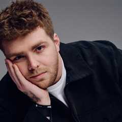Alex Warren’s ‘Ordinary’ Spends Second Week at No. 1 on Billboard Hot 100