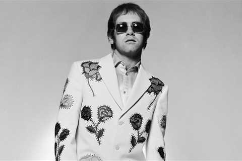 50 Years Ago, Elton John Became First Artist to Enter Billboard 200 at No. 1 – Just How ‘Fantastic’ ..