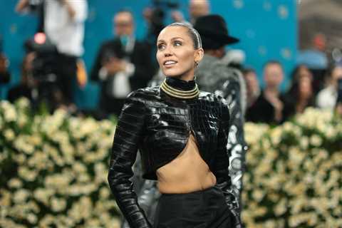Miley Cyrus Pressured Into Singing ‘The Climb’ at ‘Something Beautiful’ Premiere By Disgruntled Fans