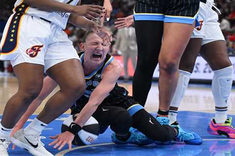 Courtney Vandersloot out for season with torn ACL in Sky injury crusher