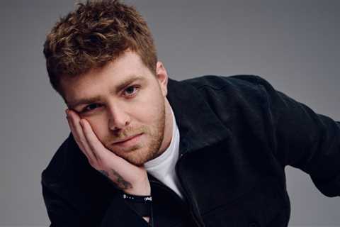 Alex Warren’s ‘Ordinary’ Spends Second Week at No. 1 on Billboard Hot 100