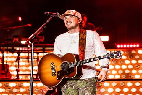 Morgan Wallen Walks Out With Drake & Baseball Legend Roger Clemens at Second Houston Stadium Show