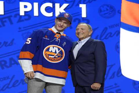 Islanders make Matthew Schaefer the No. 1 pick in the 2025 NHL Draft