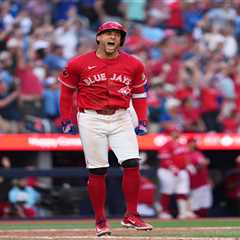 Yankees implode late again after critical call, grand slam in lopsided loss to Blue Jays