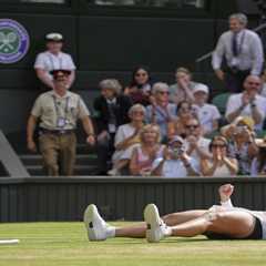 Iga Swiatek’s excessive celebration evokes memories of infamous Wimbledon farce