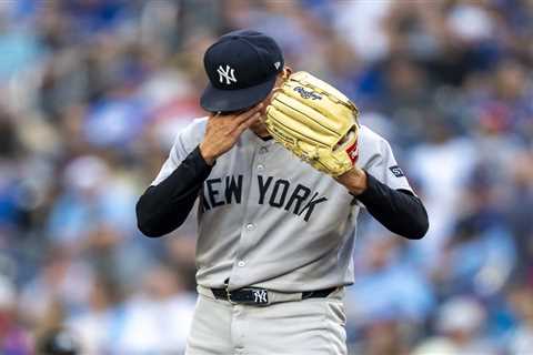 Yankees fall into first-place tie with Blue Jays as furious rally falls short in third straight loss