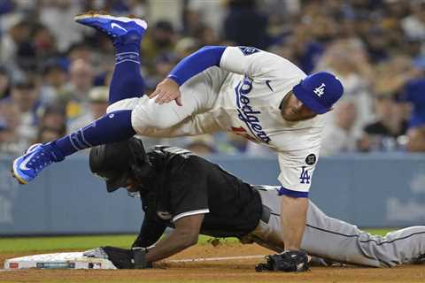 Max Muncy out six weeks with knee injury in Dodgers crusher