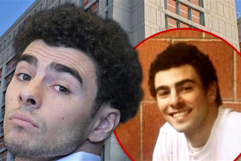 Luigi Mangione Poses in New Photo From Inside Brooklyn Jail