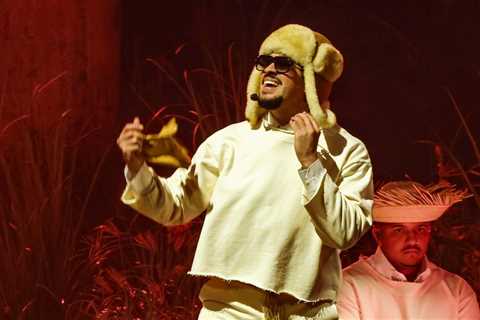‘No Me Quiero Ir De Aquí’: Bad Bunny Brings Pride, Power & Puerto Rican Excellence to Historic..