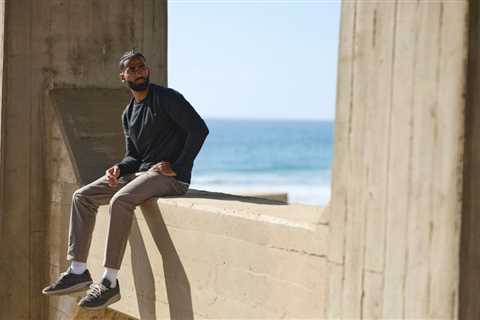 Step Into First Class Comfort With These Fresh, Moisture-Wicking Vuori Meta Pants