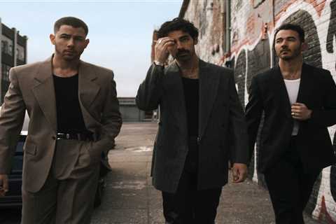 Jonas Brothers Rock From the Rooftop in Inspiring Video For Bouncy Single ‘I Can’t Lose’