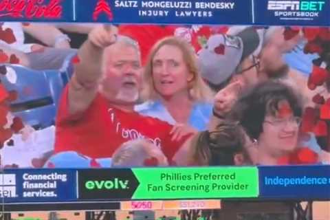 Phillie Phanatic hilariously recreates viral Coldplay kiss cam scandal