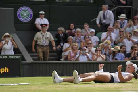 Iga Swiatek’s excessive celebration evokes memories of infamous Wimbledon farce