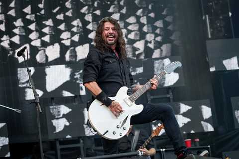 Foo Fighters Hits No. 1 on Rock & Alternative Airplay Chart with ‘Today’s Song’