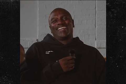 Akon Wants Celebrity Boxing Match, 'Please Invite Me In The Ring!'