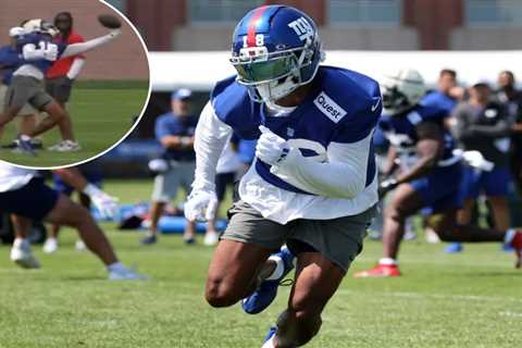 Darius Slayton shines with incredible one-handed grab at Giants training camp