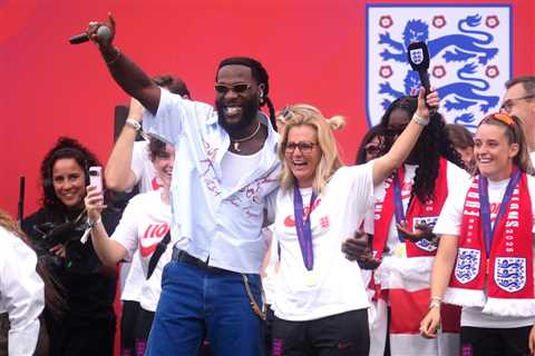 Burna Boy Shocks Lionesses’ Manager With Surprise Performance Outside Buckingham Palace