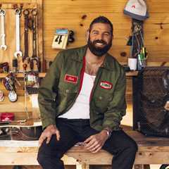 Jordan Davis Hoists His 10th Top 10 on Country Airplay Chart With ‘Bar None’